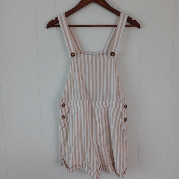 Hollister Women's Romper Size Small - Picture 6 of 6